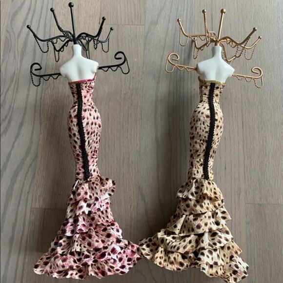 Statuette Jewelry Display, Pink - Picture 2 of 4